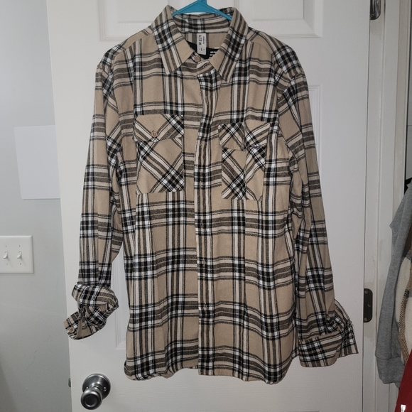 NWT-L/XL - LEGGINGS/ CROP TOP & SHACKET 3 PEICE OUTFIT - Picture 2 of 7